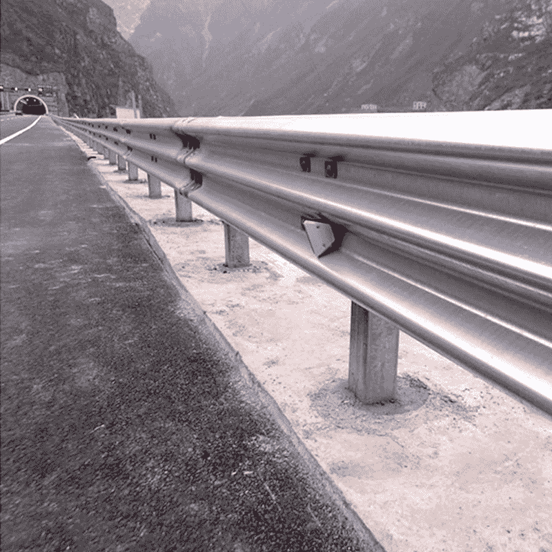 波形梁护栏高速公路防撞护栏乡村公路喷漆护栏Q235带钢福建厂家直销
