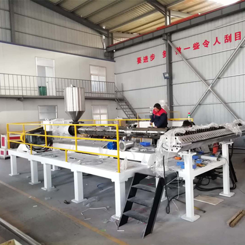 PE车厢滑板生产设备 PE车厢底板制造机器青岛工厂直销