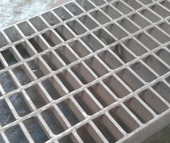钢格板污水处理厂踏步防滑镀锌格栅板插接耐腐蚀排水沟盖钢格栅板