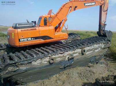 资阳湿地挖掘机出租用于清理淤泥湿地挖掘机出租的四大特点