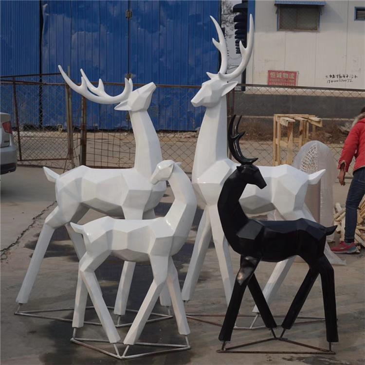 长颈鹿雕塑 玻璃钢几何鹿雕塑