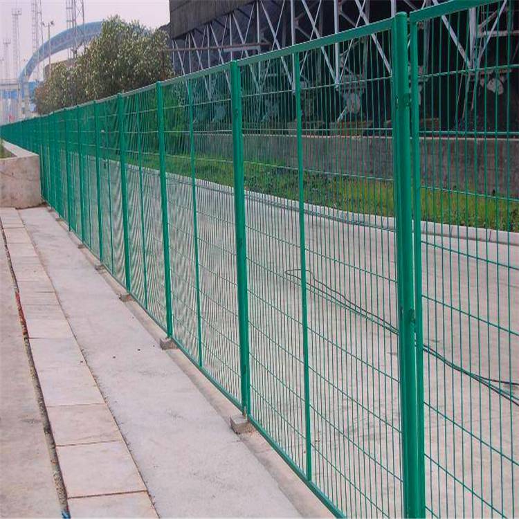 贺州小区护栏网/公路防护栏/双边丝围栏订做