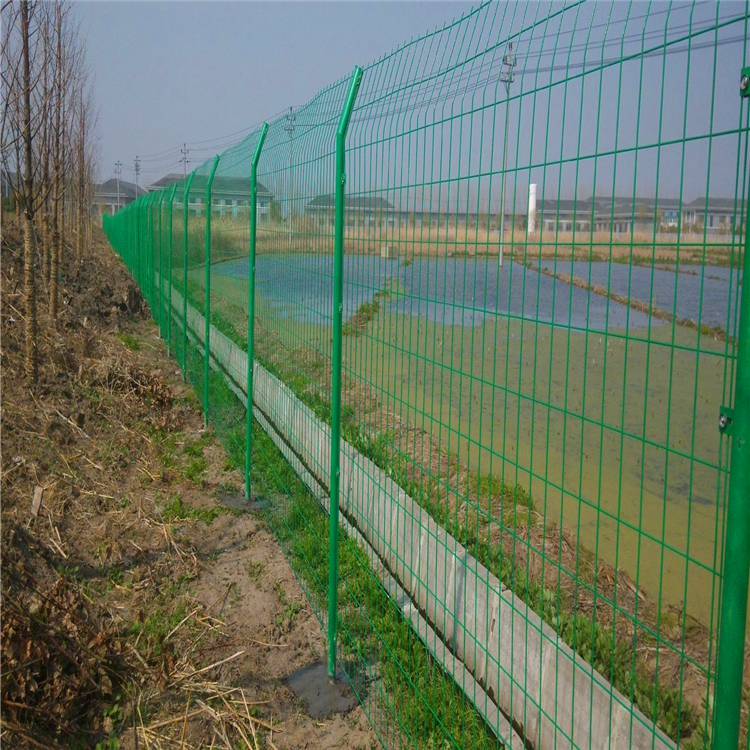 潮州框架护栏网/养殖圈地网/草坪防护栏供应