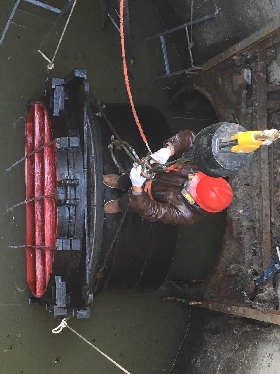 潜水打捞 焊接 切割 安装 清理 封堵、水下切割混凝土桩