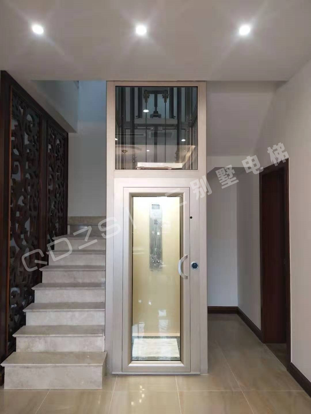 家用两层楼螺杆电梯 青岛中三Ⅲ型260公斤无底坑小尺寸轻量化家用螺杆电梯 解决您的楼板承重问题