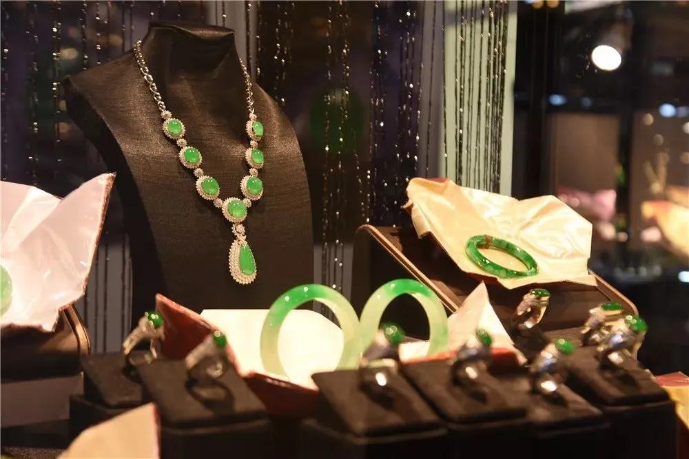 帮你打开时光的匣子，7月上海古董珠宝展区闪亮登场