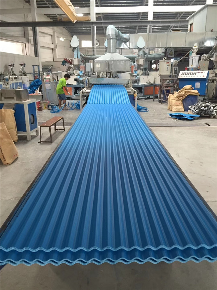 虹鑫蓝色波浪瓦安装 1130型梯形瓦 PVC塑胶瓦 塑钢瓦
