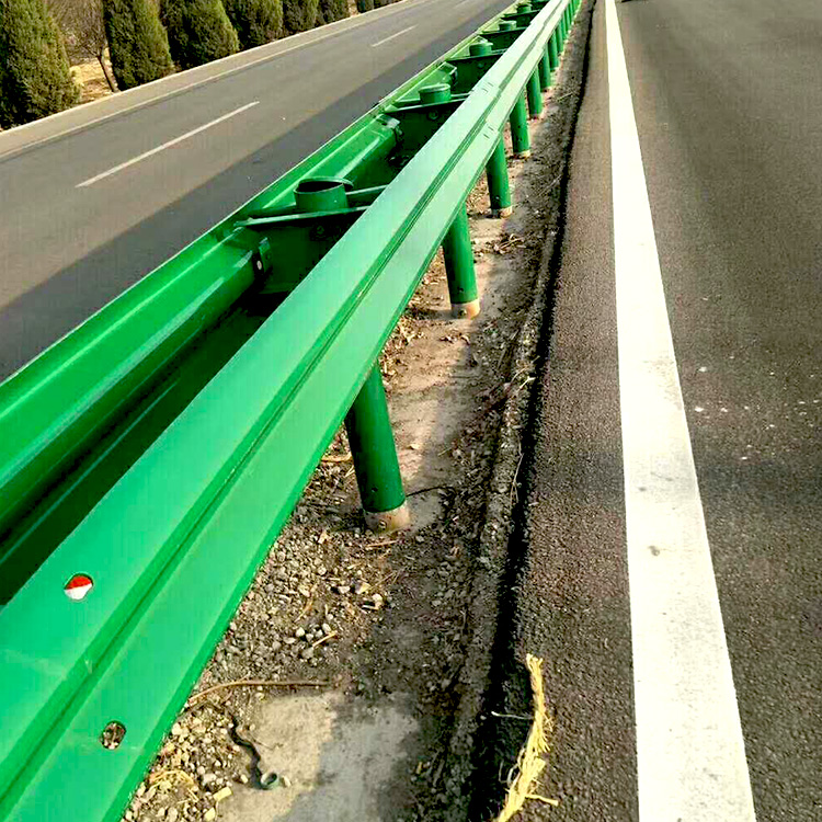 全国可发厂家直销波形护栏板三波高速公路防撞护栏镀锌喷塑可定制