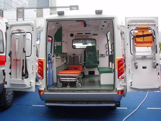 柳州救护车出租公司 跨省救护车 病人接送服务