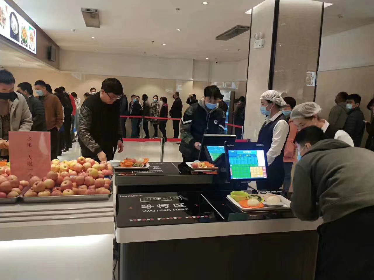 地摊餐饮袭来，智慧食堂较大竞争对手来了？