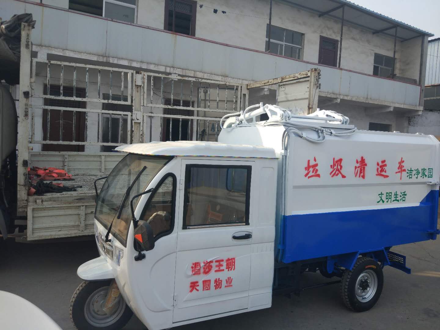 滄州三輪掛桶垃圾車-環保垃圾車-電動環衛車