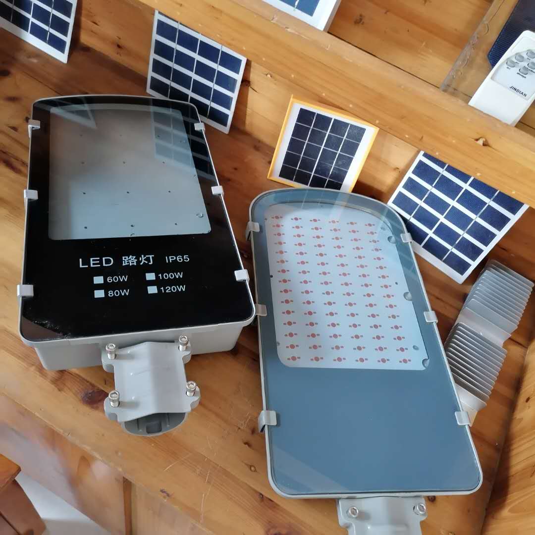 山东济宁路灯厂家供应 LED一体化太阳能路灯 30瓦路灯头 类型