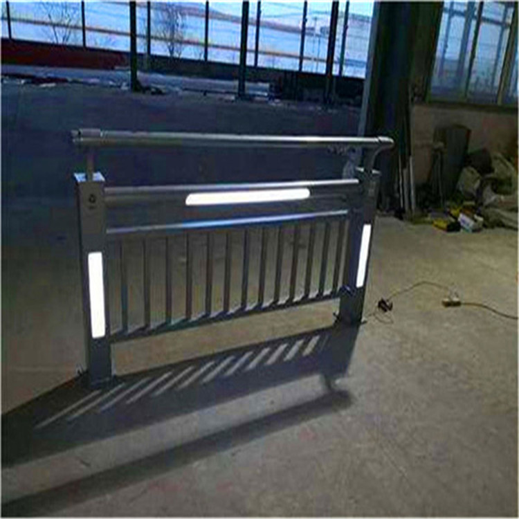 阿坝护栏钢板立柱定制