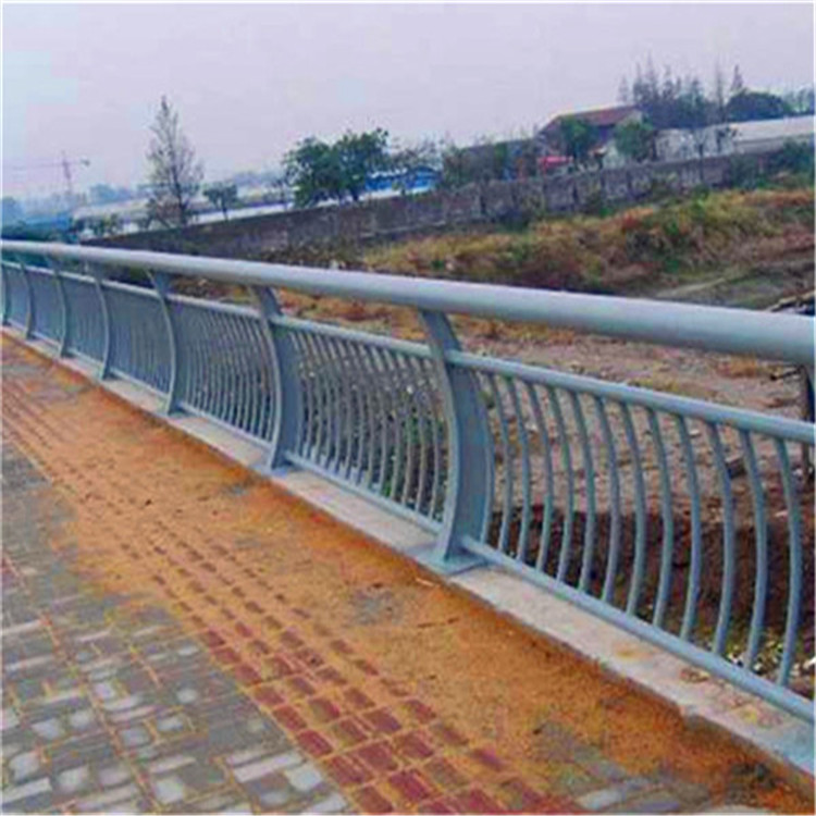 天水护栏钢板立柱厂家