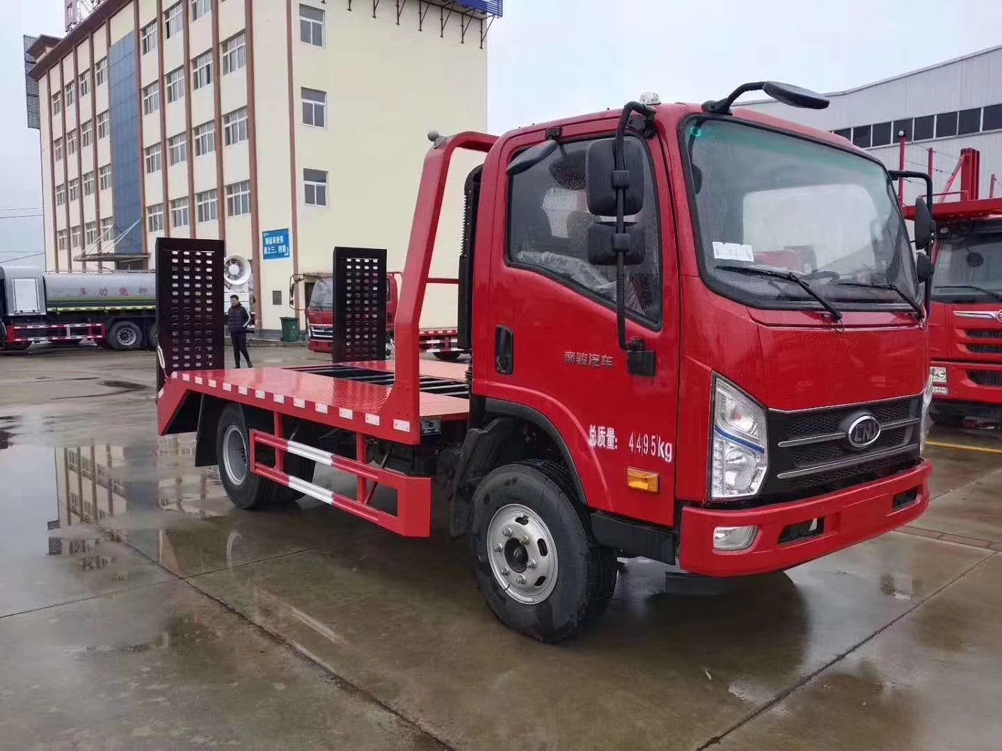 江铃新款大马力挖机拖车拉15吨的挖掘机拖车拉180挖掘机运输车