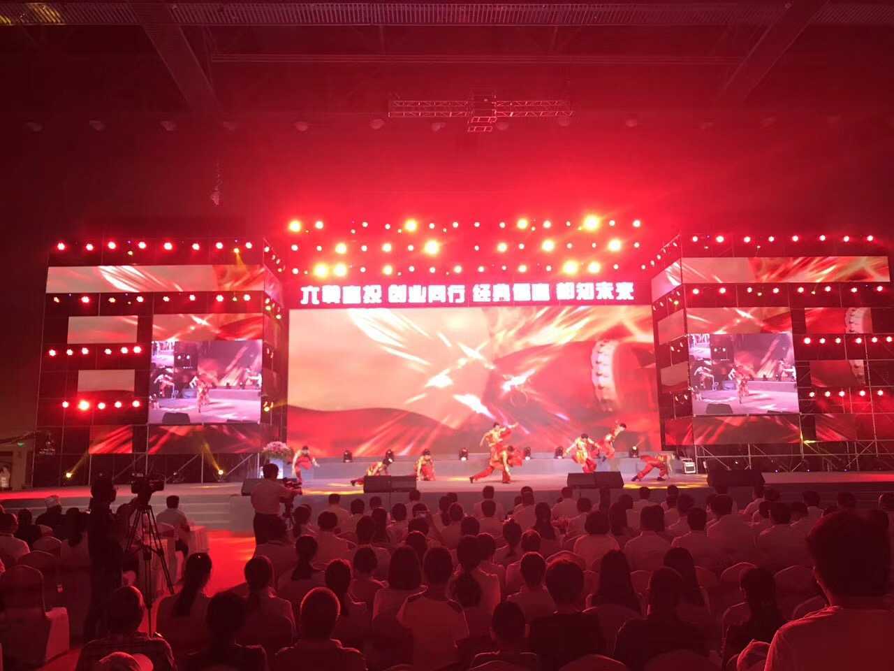 上海会展中心LED大屏租赁公司，昆山LED显示器搭建价格