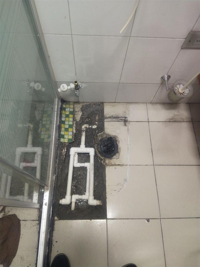 济南段店物业卫生间阳台渗漏水