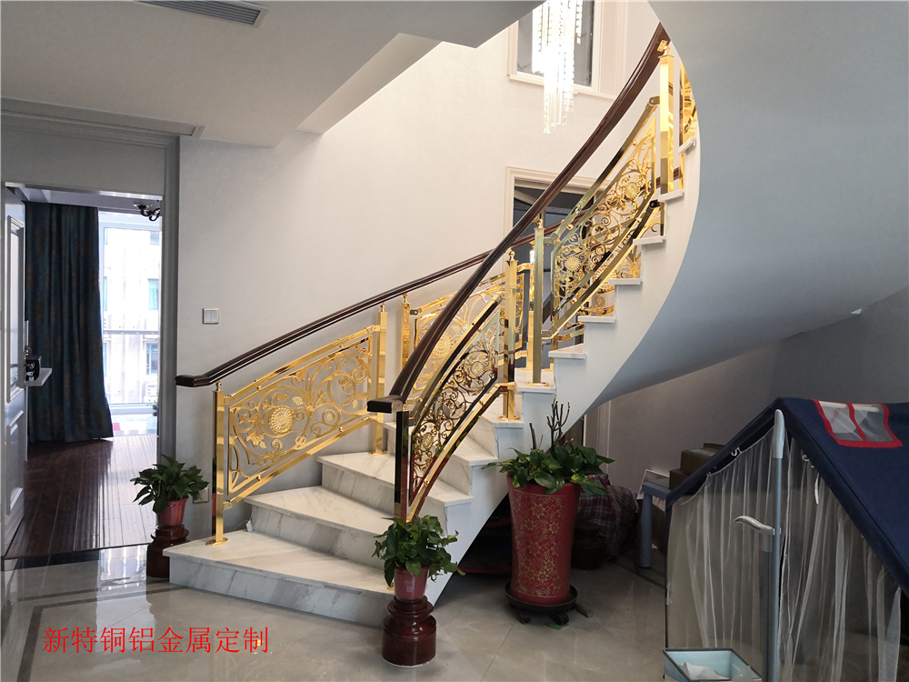 哈尔滨复式小别墅铜雕花楼梯护栏 你家适合这种吗