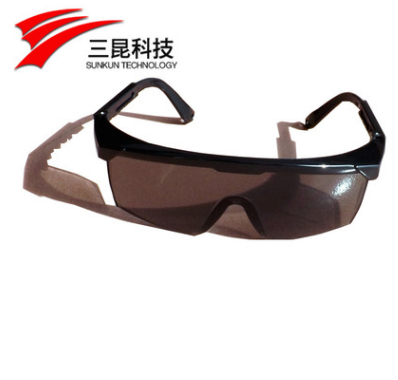 三昆厂家专业生产UV防紫外线眼镜 UV防护眼镜 护目镜加工定制批发
