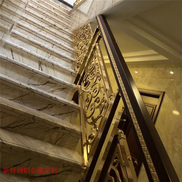 雕刻铝艺楼梯扶手效果图 旋转铝艺楼梯扶手几类案例效果