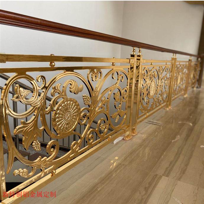 青岛铜雕刻楼梯效果图 复古拉丝铜雕刻楼梯设计并不难