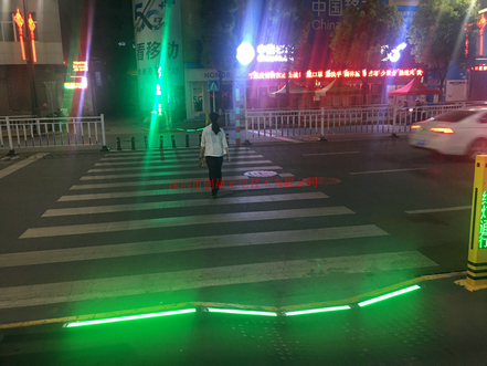 人行道智能红绿灯发光埋地灯过街系统