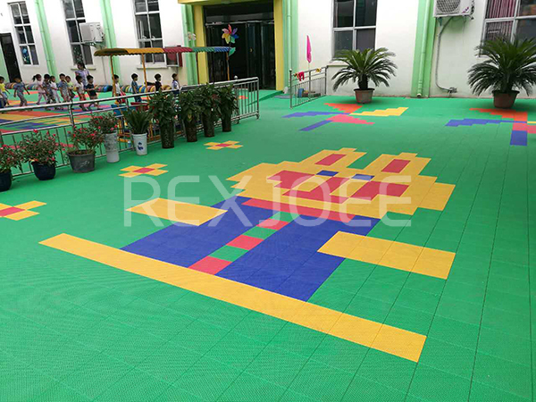 仲达塑胶 幼儿园室外悬浮地板价格 悬浮式拼装地板生产厂家
