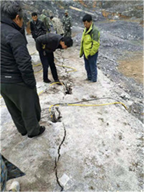 合肥高速扩建岩石劈裂棒电话
