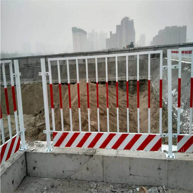 基坑护栏网/深坑防护栏/竖杆基坑/网片基坑/基槽护栏/基坑安全护栏/基坑防护栏杆价格