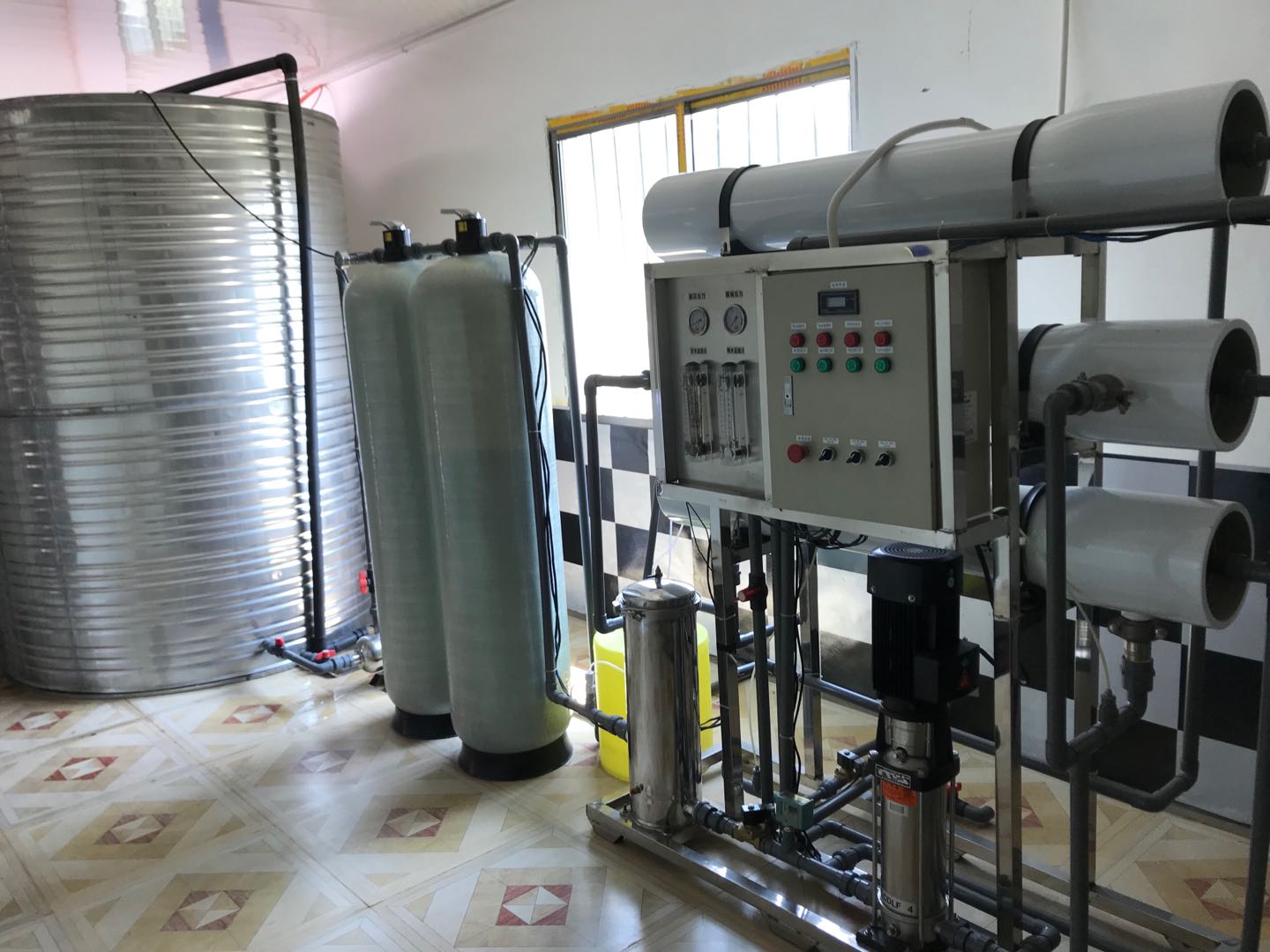 安顺药厂纯水设备生产商 提高饮用水质量