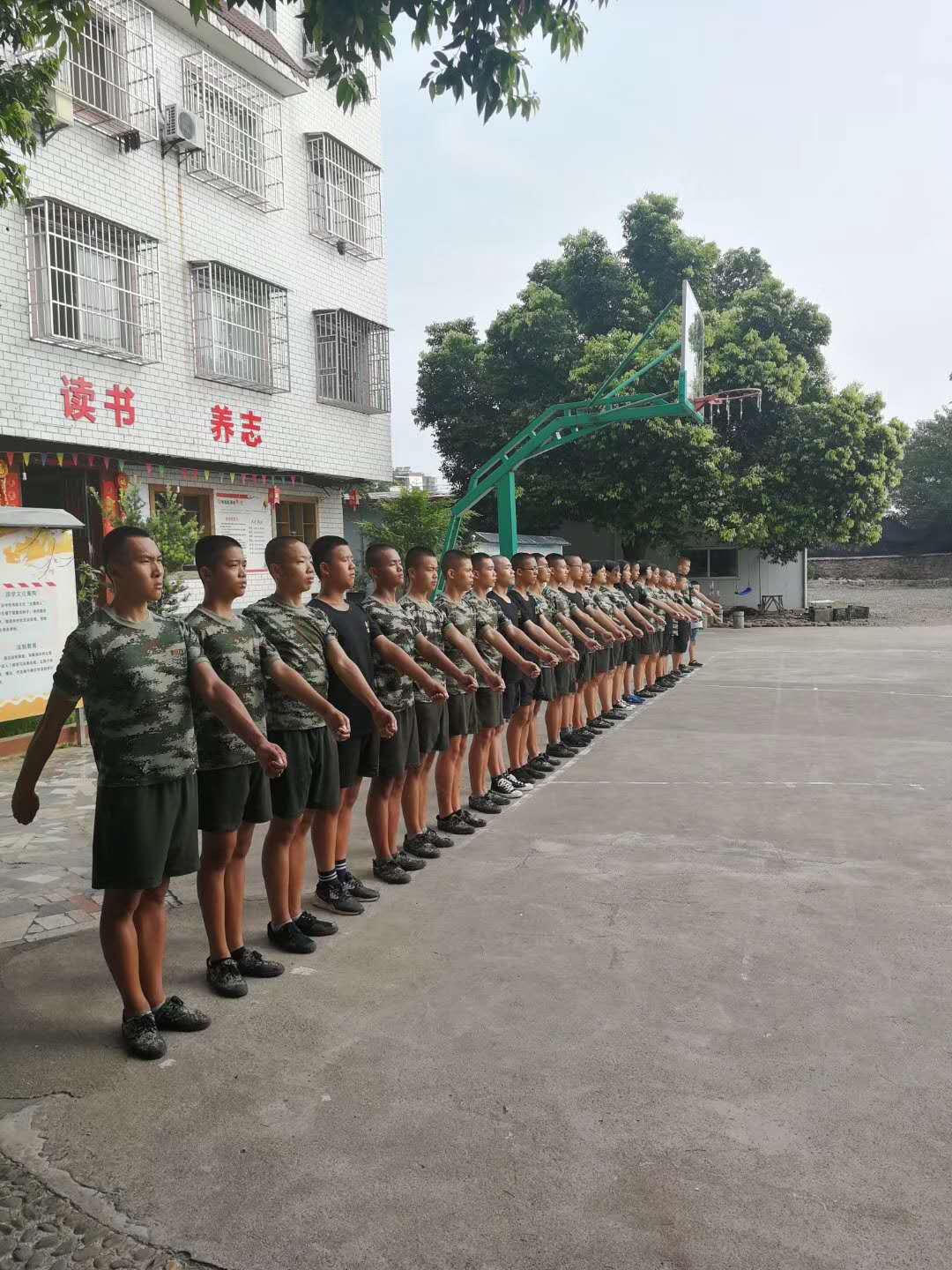 梧州青少年军校报名 广西桂林凯越拓展训练有限公司