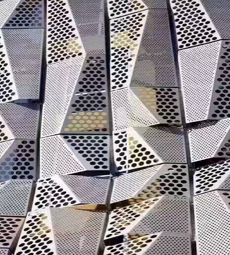 郑州雕刻镂空铝单板图片