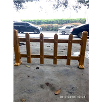 木纹色PVC草坪护栏-成都优美雅塑钢护栏