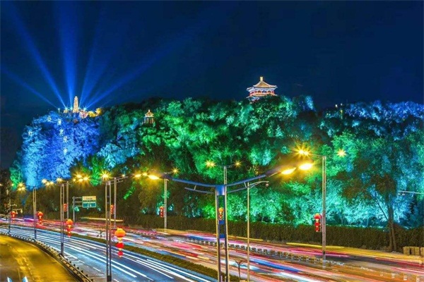 郑州明亮照明点亮回家路：城市道路树木亮化