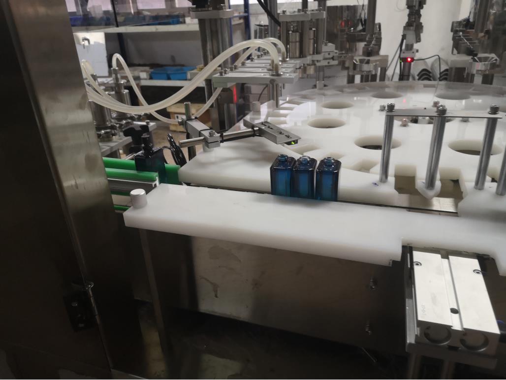 ZHX-SJX全自动尖嘴盖瓶临床生物化学试剂灌装旋盖联动机