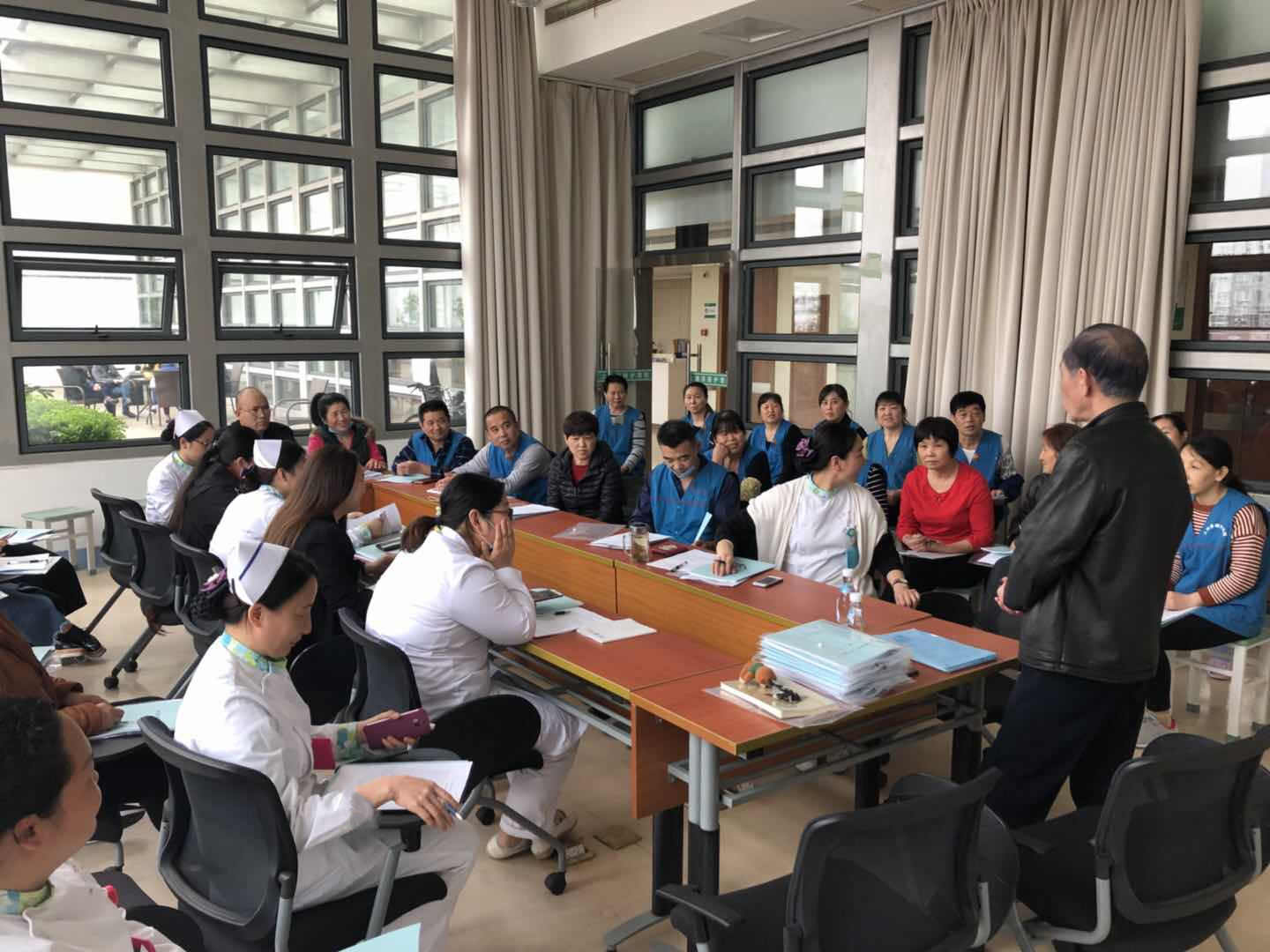 上海护工公司护工一般多少钱 贴心服务 上海倍爱健康管理供应