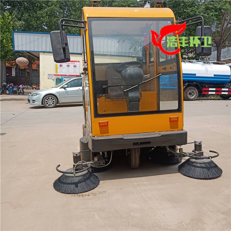 小型电动扫地车车间小区快速扫路车多功能全封闭驾驶式洗扫车