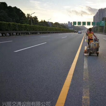 深圳布吉消防通道划线-禁停网格划线
