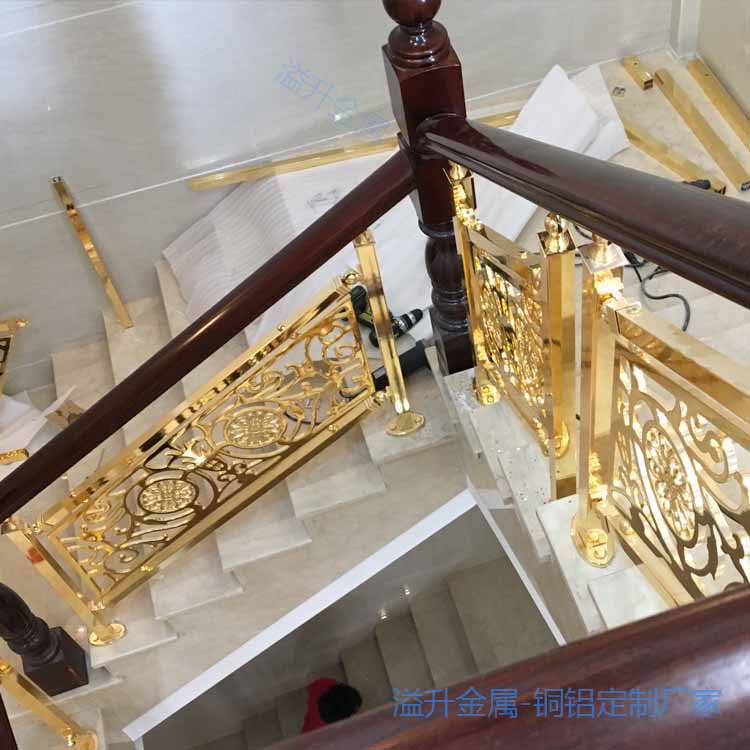 新余别墅楼梯栏杆 铜金色楼梯围栏