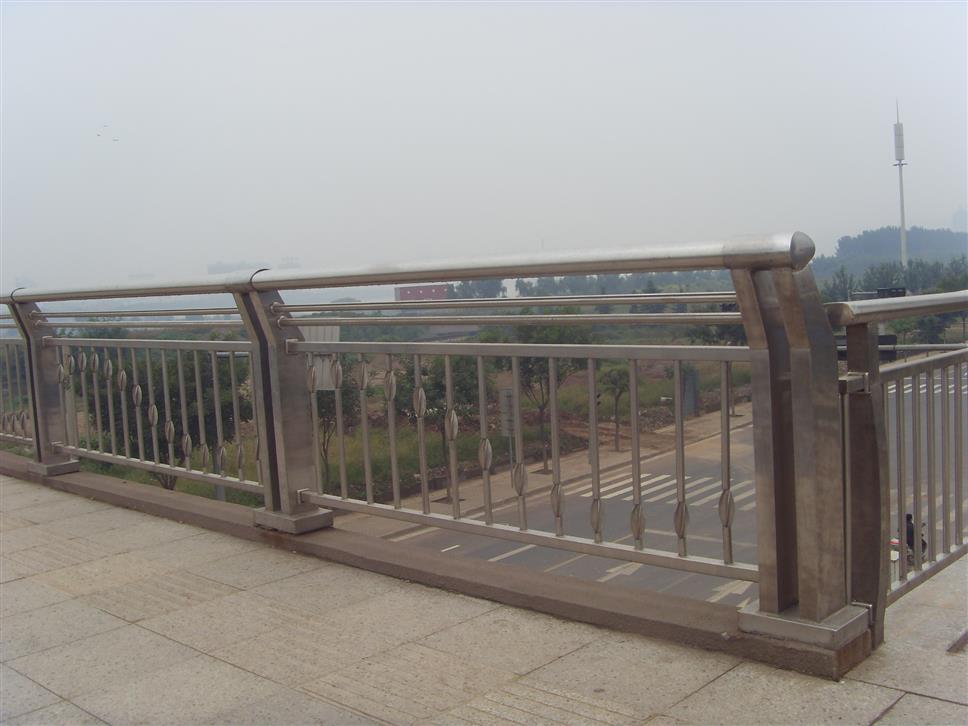 河南美观不锈钢栏杆工艺-北京做工精密不锈钢栏杆-天津美观不锈钢扶手制作