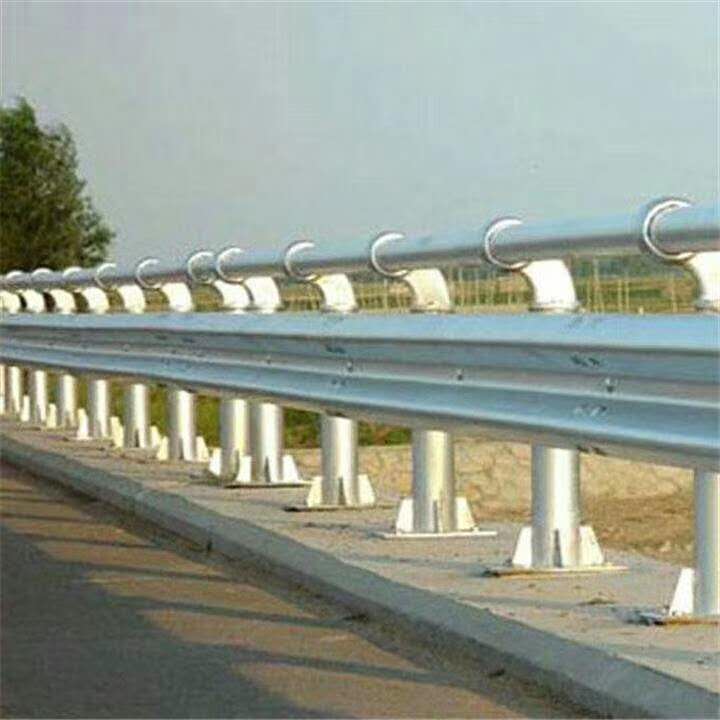 江西厂家直销喷塑护栏板公路护栏板镀锌护栏板公路波形护栏可安装