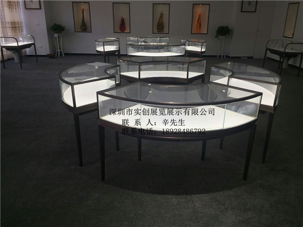 深圳市实创展览展示不锈钢弧形珠宝展柜定制厂家