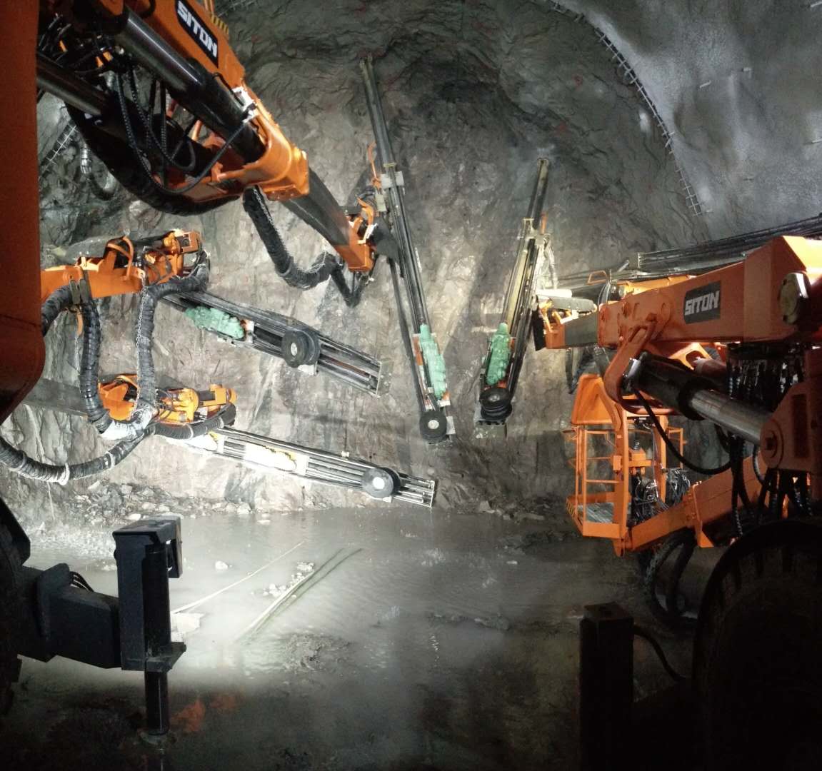 断面17*13米三臂带篮凿岩掘进台车隧道煤矿开采