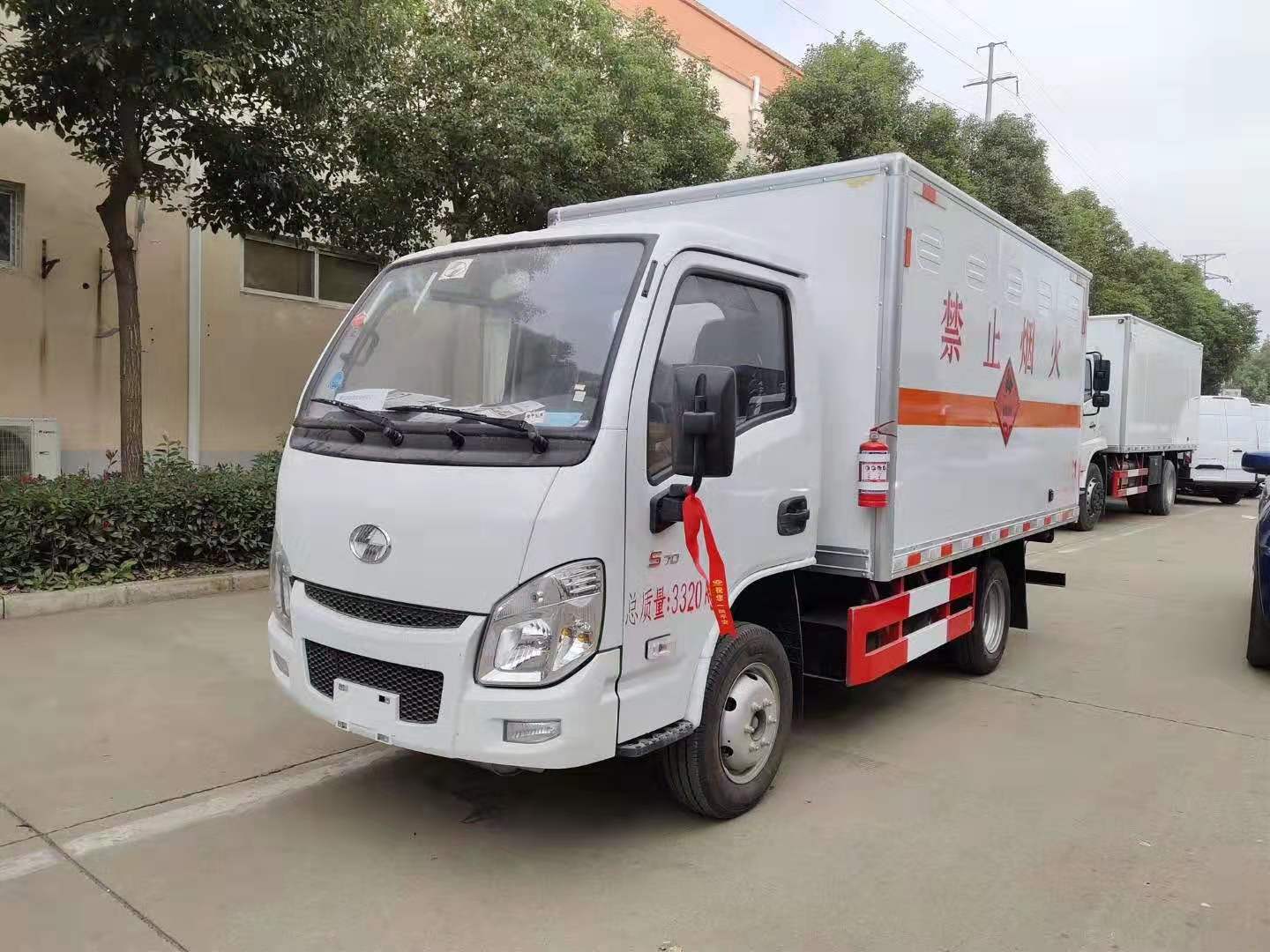 国六蓝牌气瓶运输车/危险品厢式货车 箱长：3360/1615/550 厂家直销包上户可分期