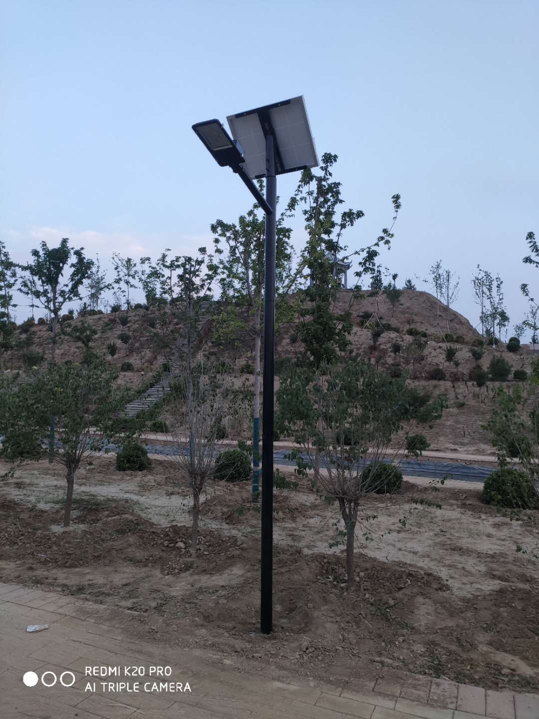 高度4米5公园街道亮化太阳能路灯30瓦光源