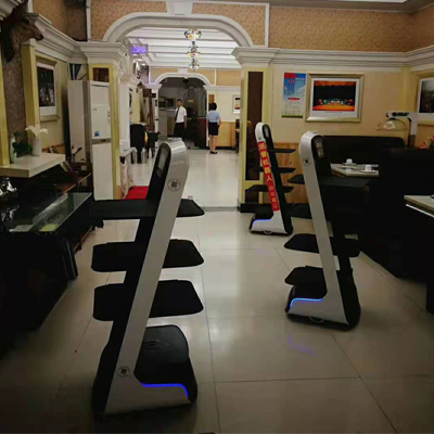 智慧餐厅的核心一是顾客体验二是效率-送餐机器人