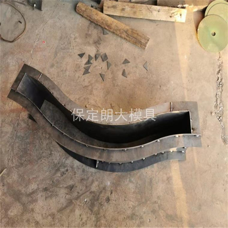 南寧流水槽模具廠家 單槽u型槽模具 特點