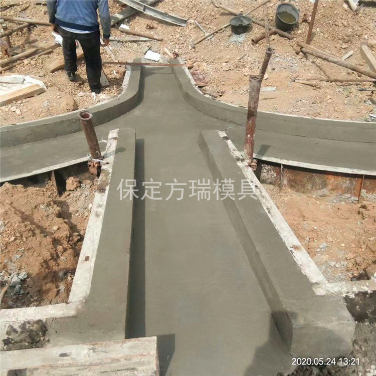混凝土拱形骨架护坡模具 预制拱形护坡钢模板 现场施工