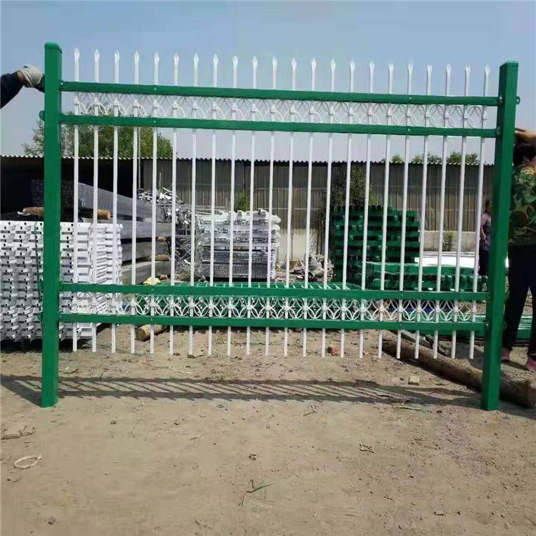 CX/**兴厂家供应锌钢护栏网 插接式安全隔离栅 锌钢草坪护栏网