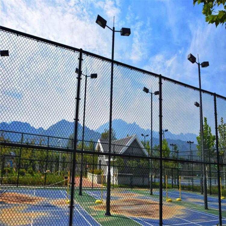 现货供应运动场围网 球场隔离网批发优惠 墨绿色围栏网